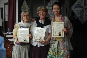 Dana Hegerová, Valpurga Hozáková a Kateřina Halamová s Certifikátem